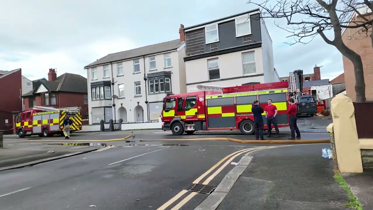 Fat Steve films Aftermath of the Waterloo rd Fire at Furniture & Smart Mart & Smart Play 