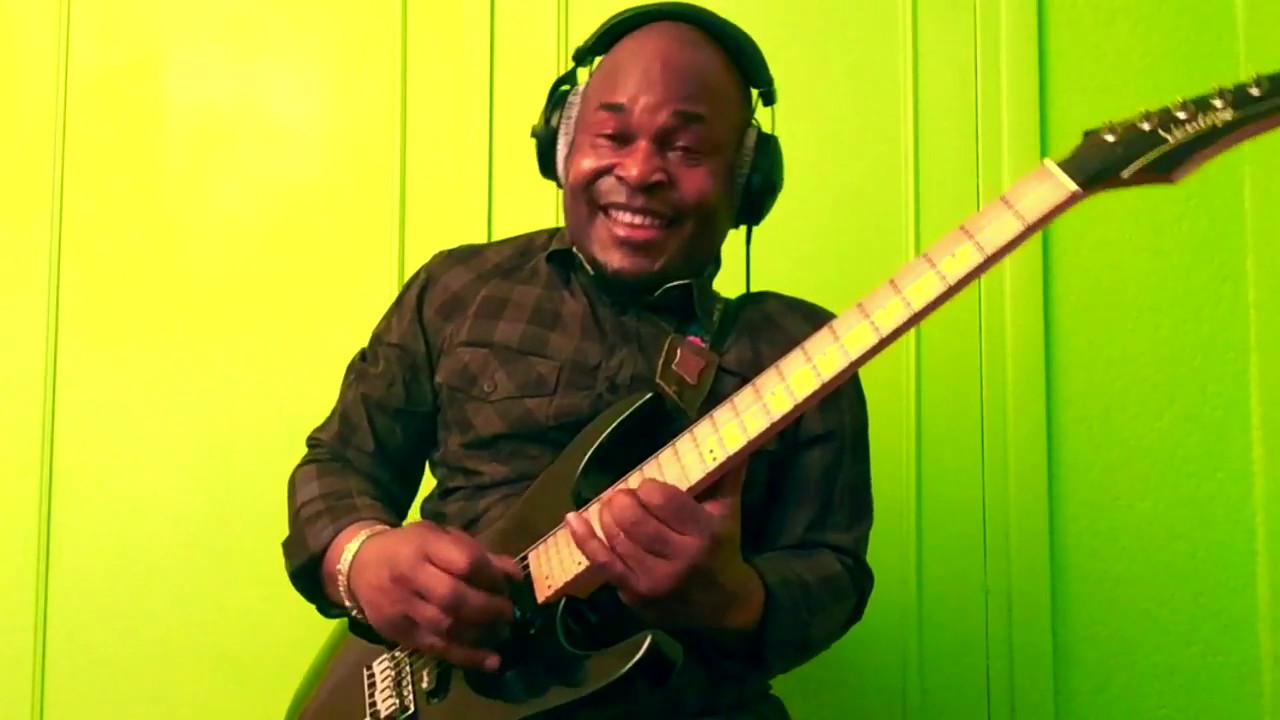 AFRICAN MUSIC GUITAR SOUKOUS  SEBENE FAIT PAR  ONE KIENGA