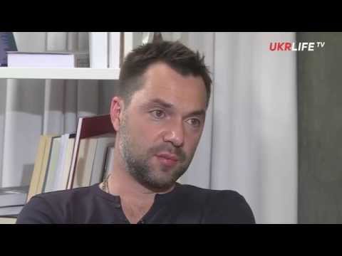 Европа заинтересована в постоянном притоке мигрантов, - Алексей Арестович