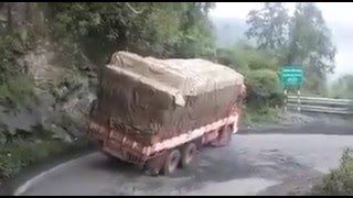 The Foolish Lorry Driver  Live Accident in Sabarimalai Kumuli Road at India
