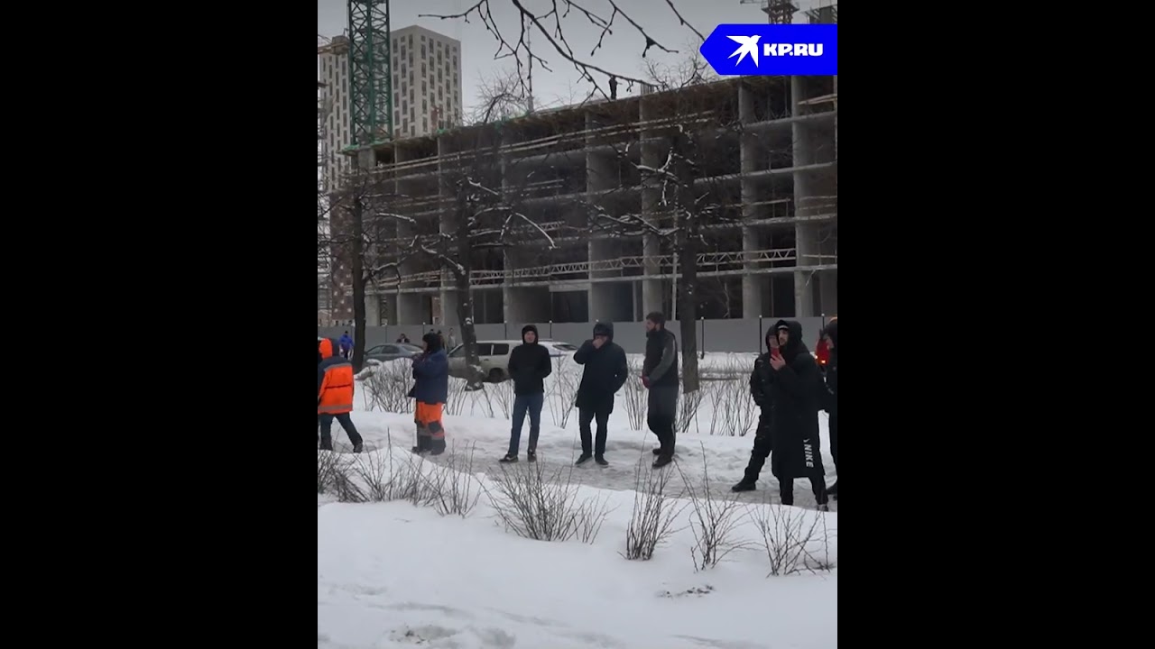 Видео с места пожара на складе на улице Добролюбова в Москве