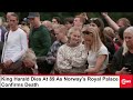 EMOTIONAL SCENES: Massive Crowds Lay Flowers In Oslo To Honor Memory Of King Harald V | AC1F