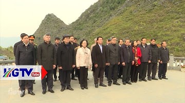 Trưởng ban Tổ chức TƯ Trương Thị Mai dâng hoa tượng Đài TNXP tại huyện Mèo Vạc - 18/12/2022