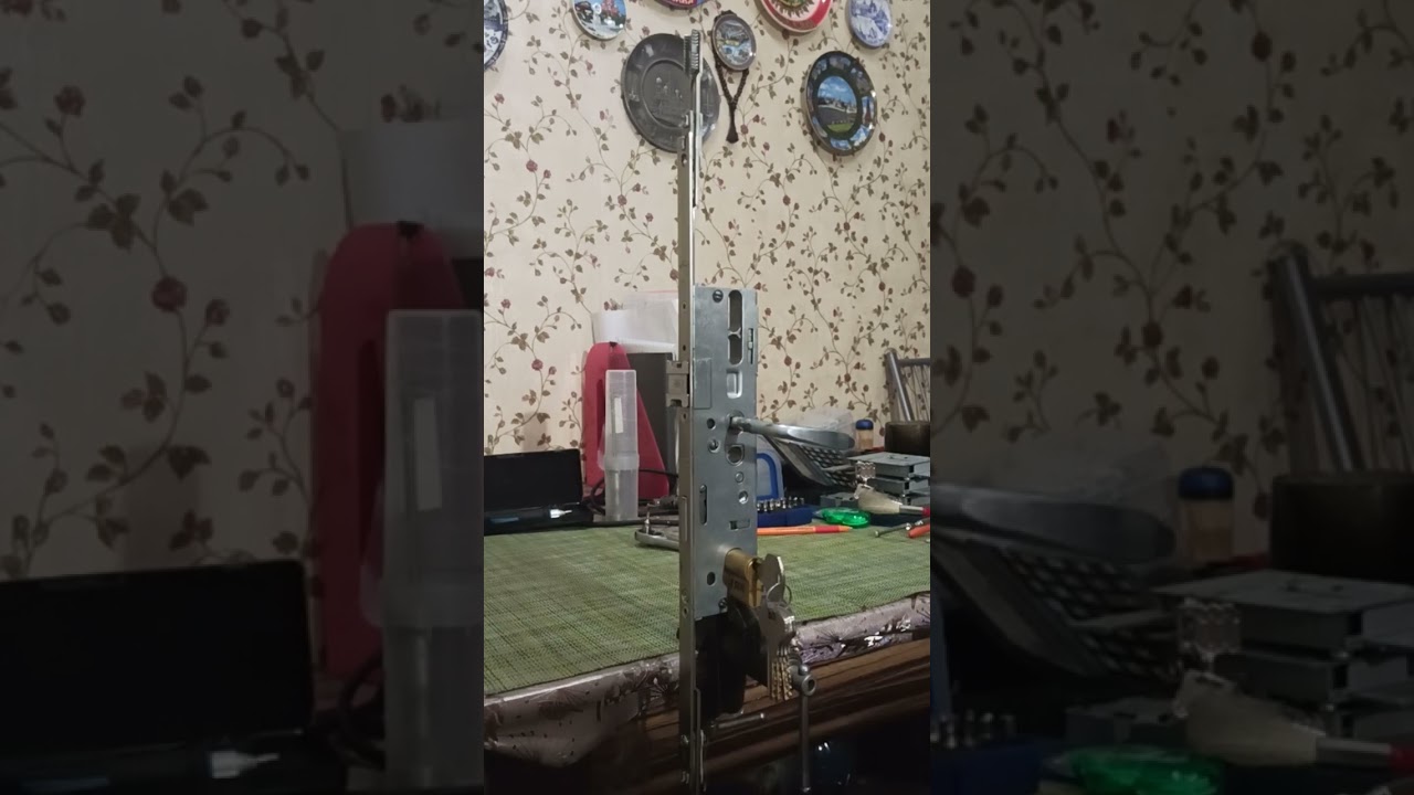 Roto замок много запорный; для пластиковых дверей,  отремонтирован).