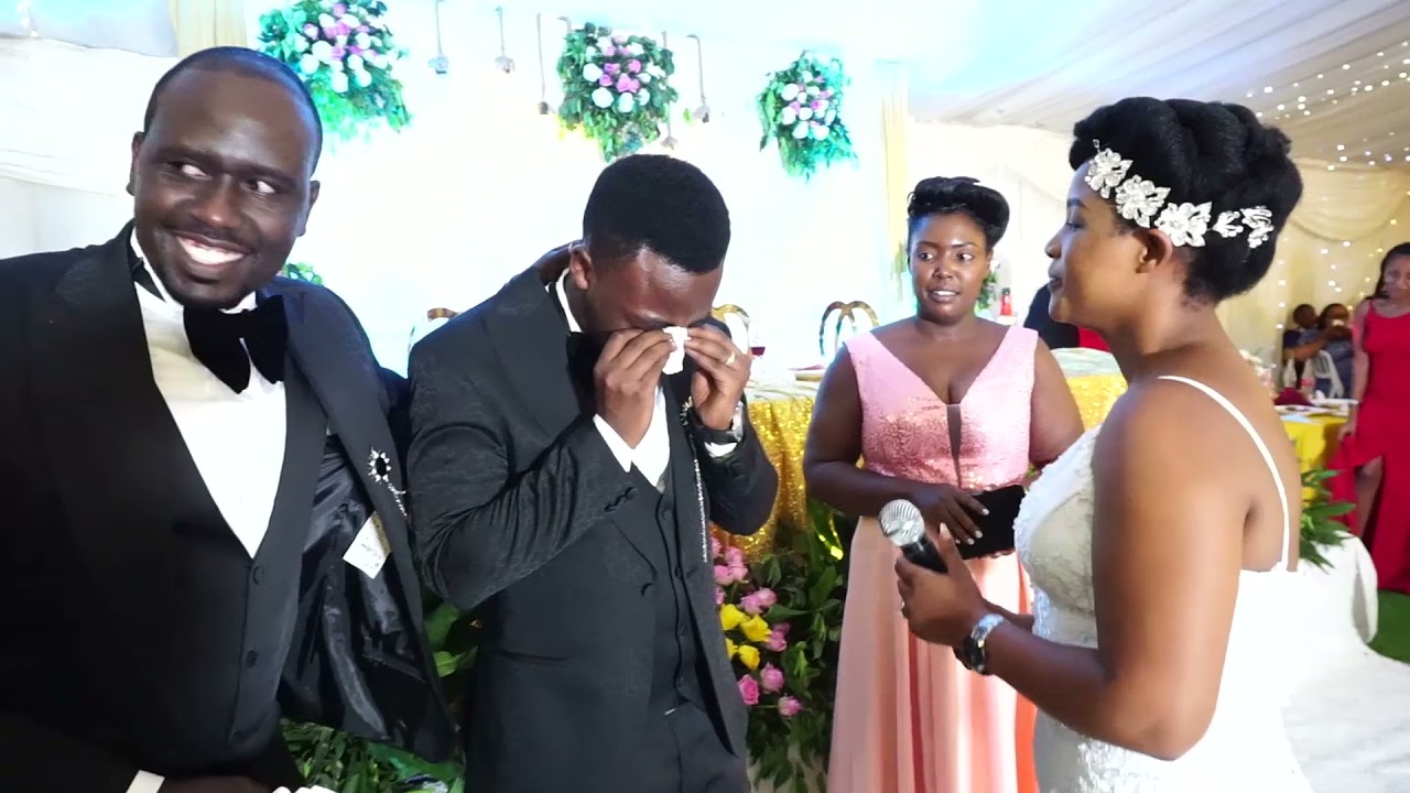 mu Rwanda |Agashya mu Bukwe !!  Bose babireba Umugeni yarijije Umugabo ubwo yamuririmbiraga i kigali