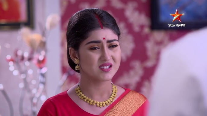 Issiq qizlar bilan nudist plyajda jinsiy aloqa