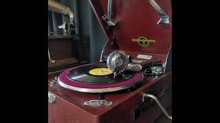 河村 順子 ♪赤い帽子 白い帽子♪ 78rpm record. Columbia Model No G ｰ 241 phonograph Resimi