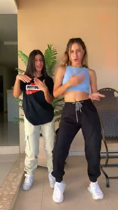 CHIFRE É UMA COISA QUE COLOCA NA CABEÇA- dancinha tiktok *coreografia*