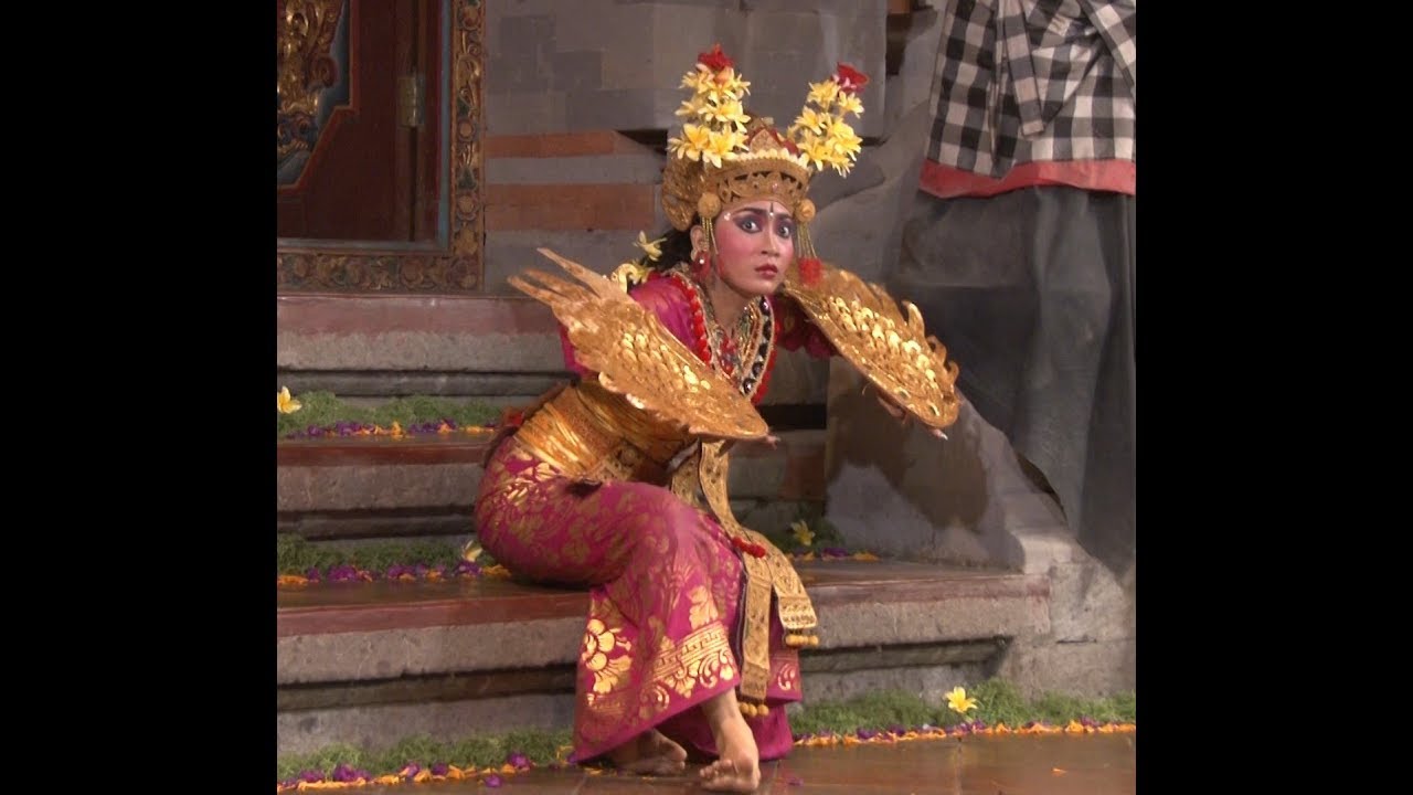 Legong Lasem Tirta Sari Peliatan (8th of June 2018, filmed with 3 cameras)