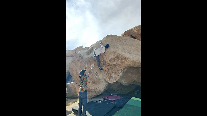 Joshua Tree Bouldering | Nicopress (V4)