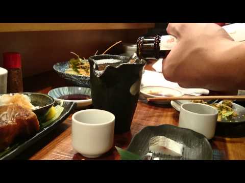 日本酒がお猪口に溢れるまで（魚哲）