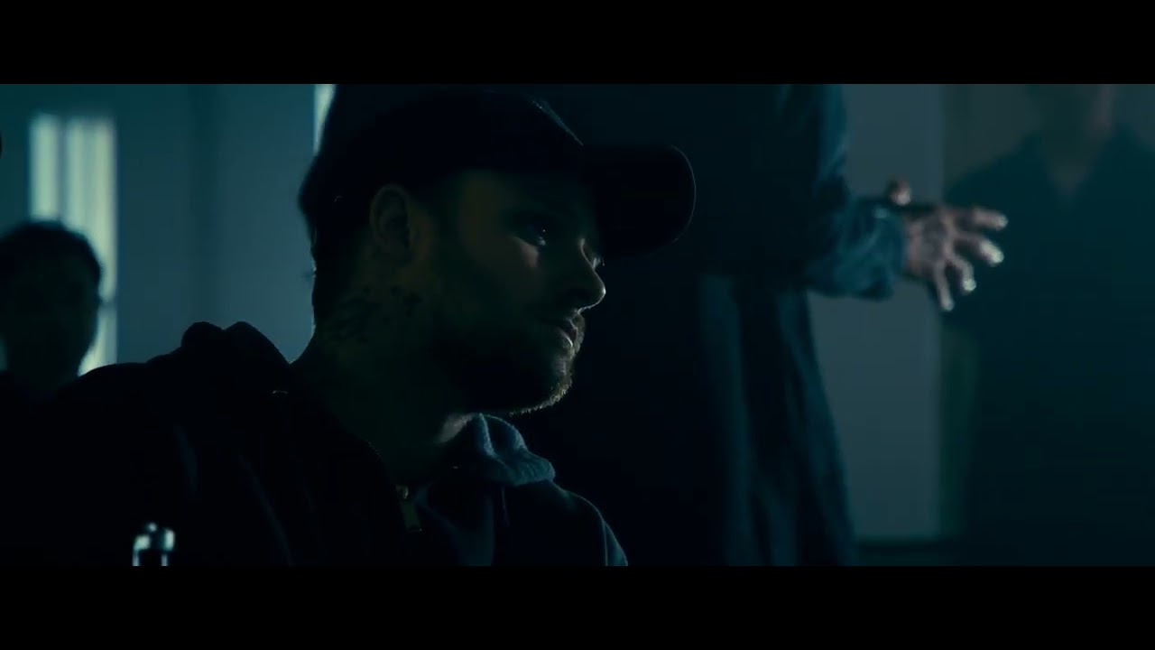 The Beekeeper (2024) - Wallace Explains Beekeepers