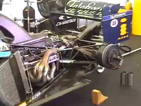 Renault's Formula 1 team makin' sweet noises at Goodwood with their oojamaflips etc.