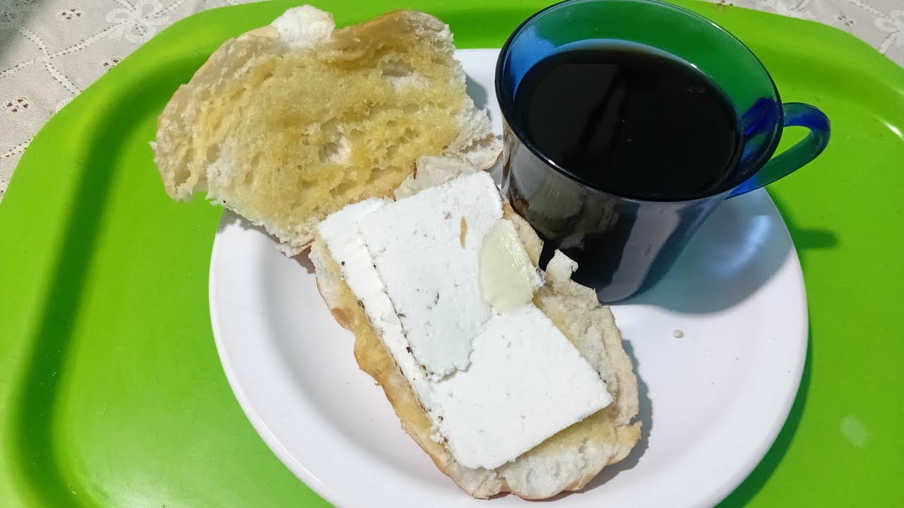 #COMENDO PAO COM QUEIJO E CAFÉ FRESQUINHO 
