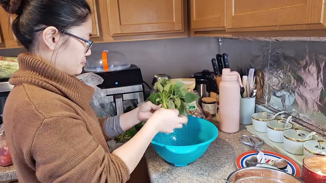 Đi chợ Việt ở Mỹ mua đồ về nấu nồi bún riêu cua đồng, tôm khô thịt bằm hai mẹ con ăn ngon tuyệt vời