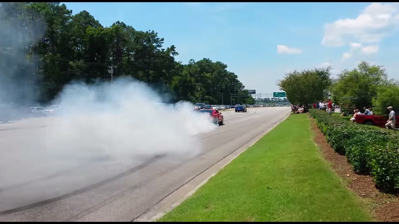 Mustang Week 2014 Mall pull outs, burn outs, cops part 1