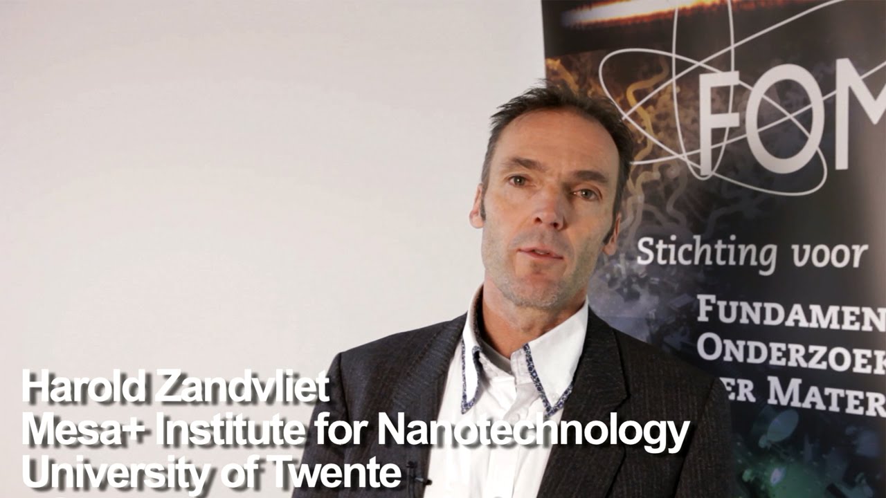 Two-dimensional semiconductor crystals