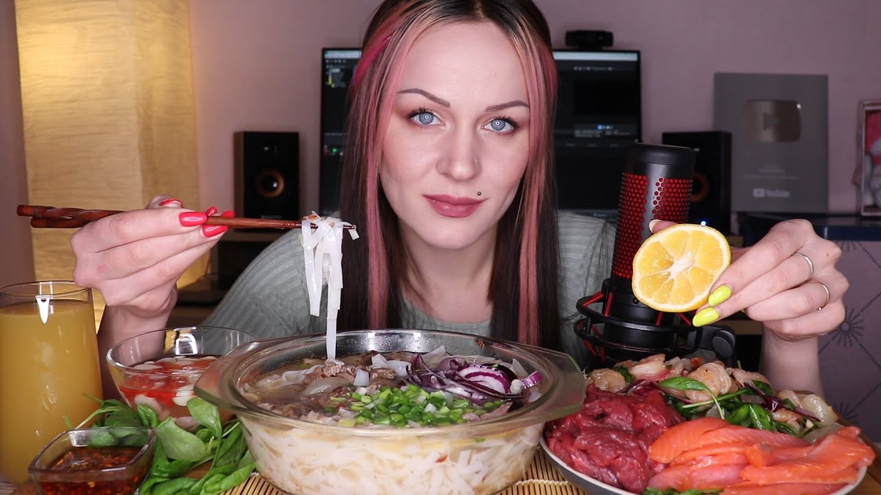 MUKBANG | Вьетнамская кухня, фо -бо, салат с креветками, форель, мясо ...