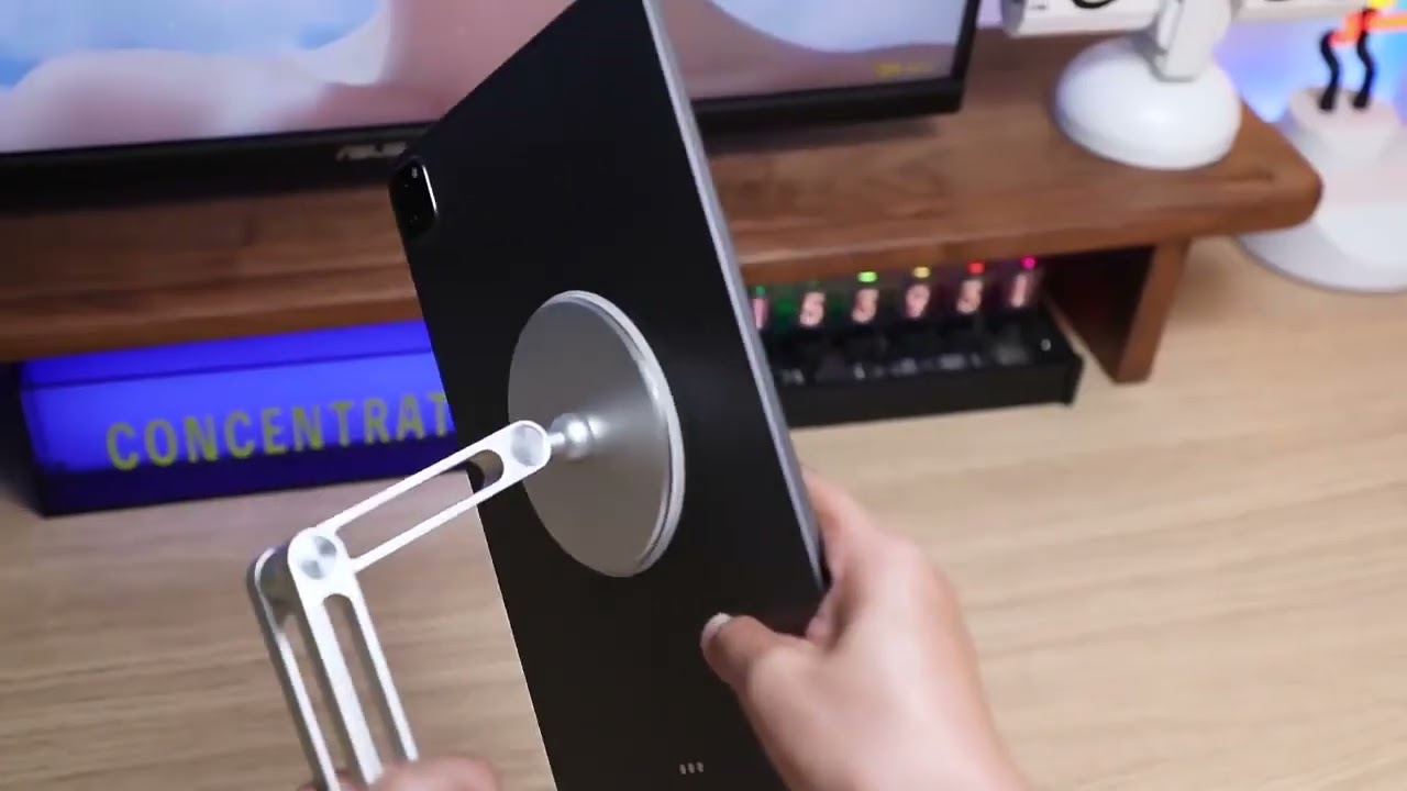C47 High-Quality Magnetic Suction iPad Tablet Stand