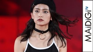 岡田結実、岡田圭右の娘・ガルアワ初登場で堂々ランウエー　おなかチラ見せ＆クールなまなざしも　「ガールズアワード2016 A／W」　#Yui Okada　#Girls Award