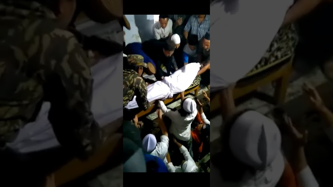 Pemakaman KH Abdul Wahid Pengasuh Pon.Pes.Al-Azhar Panjer / Jeru Turen Malang Jatim Indonesia