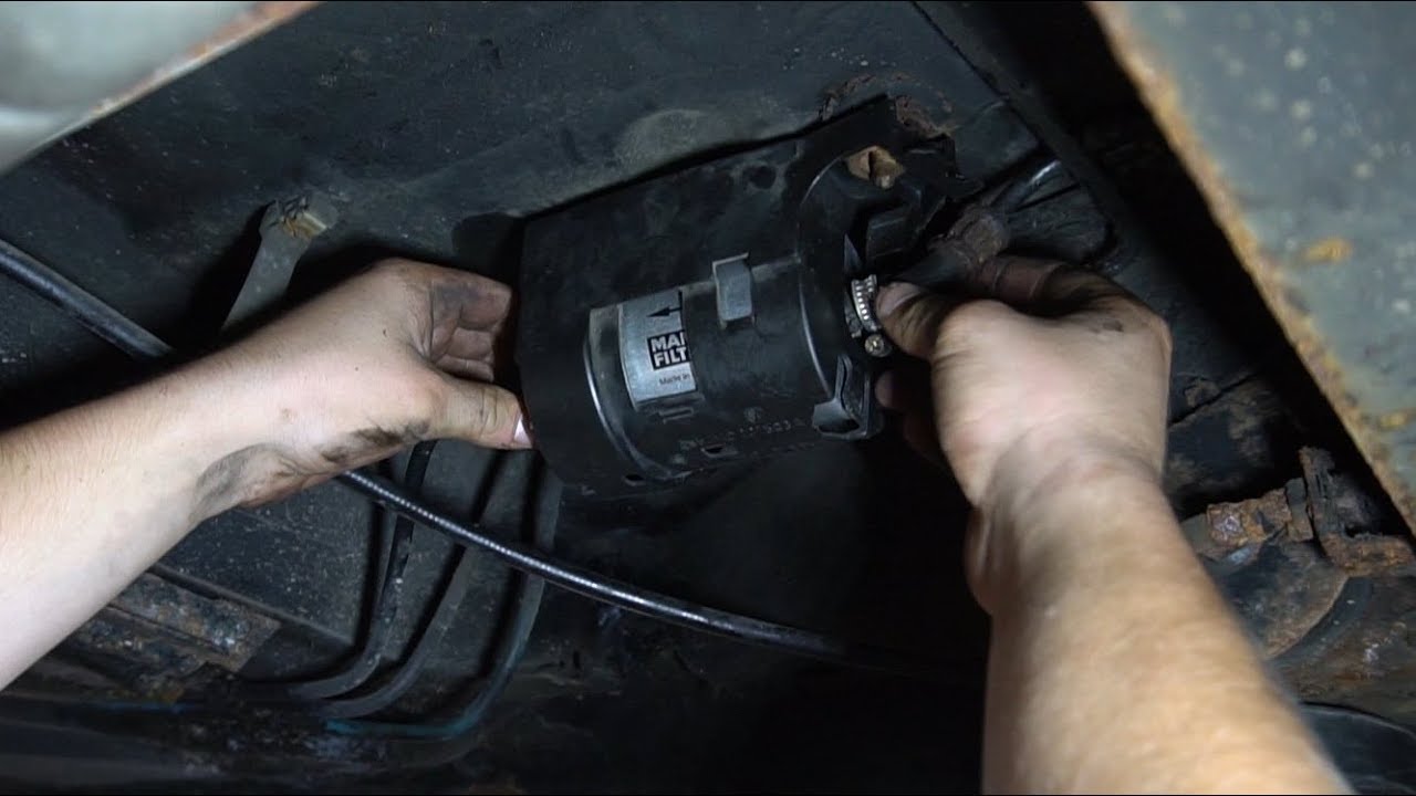 VW GOLF 3 KRAFTSTOFFFILTER WECHSELN / ERNEUERN - YouTube