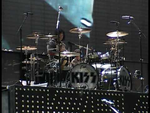 Jonah Rocks Eric Singer's Kit at Kiss Soundcheck