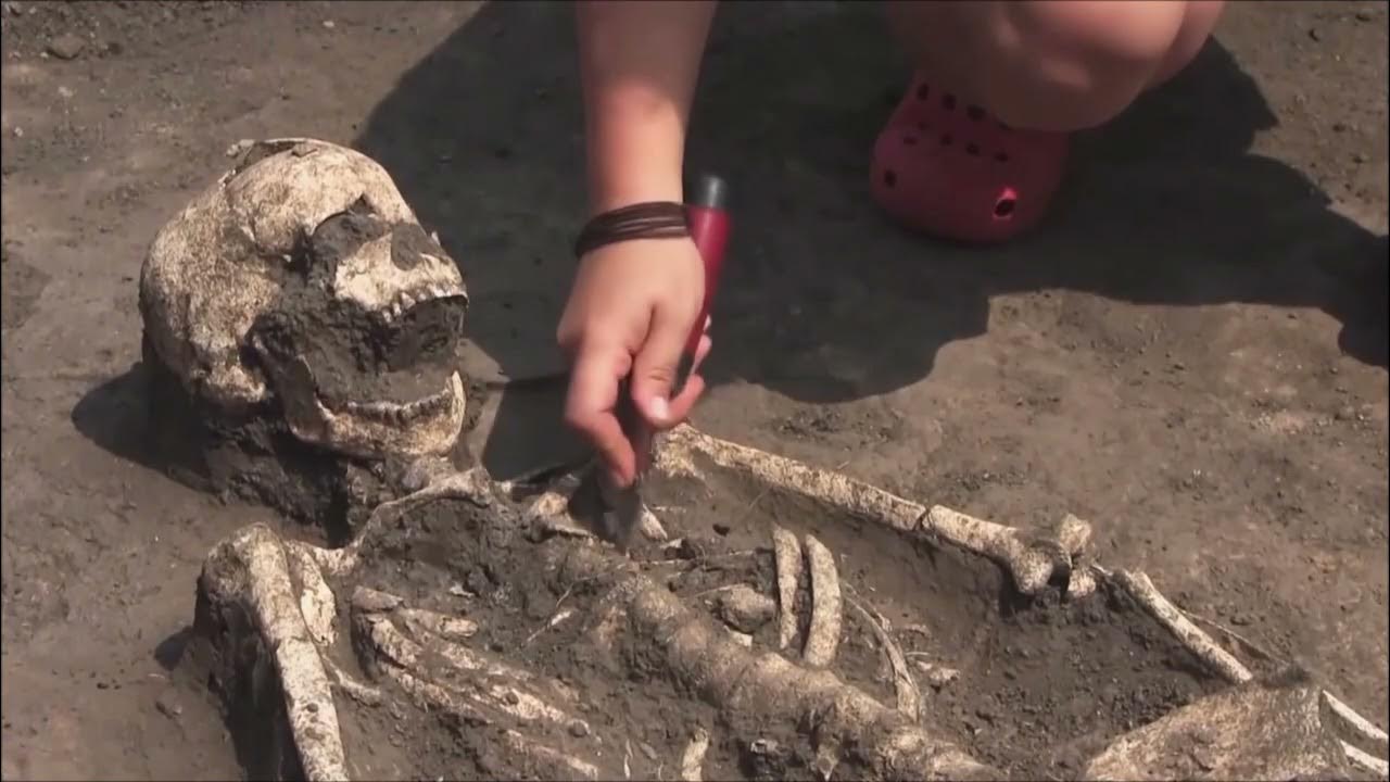 археологические раскопки. геологические раскопки. технологии для археологических исследований. археология и физика. археологи на раскопках.