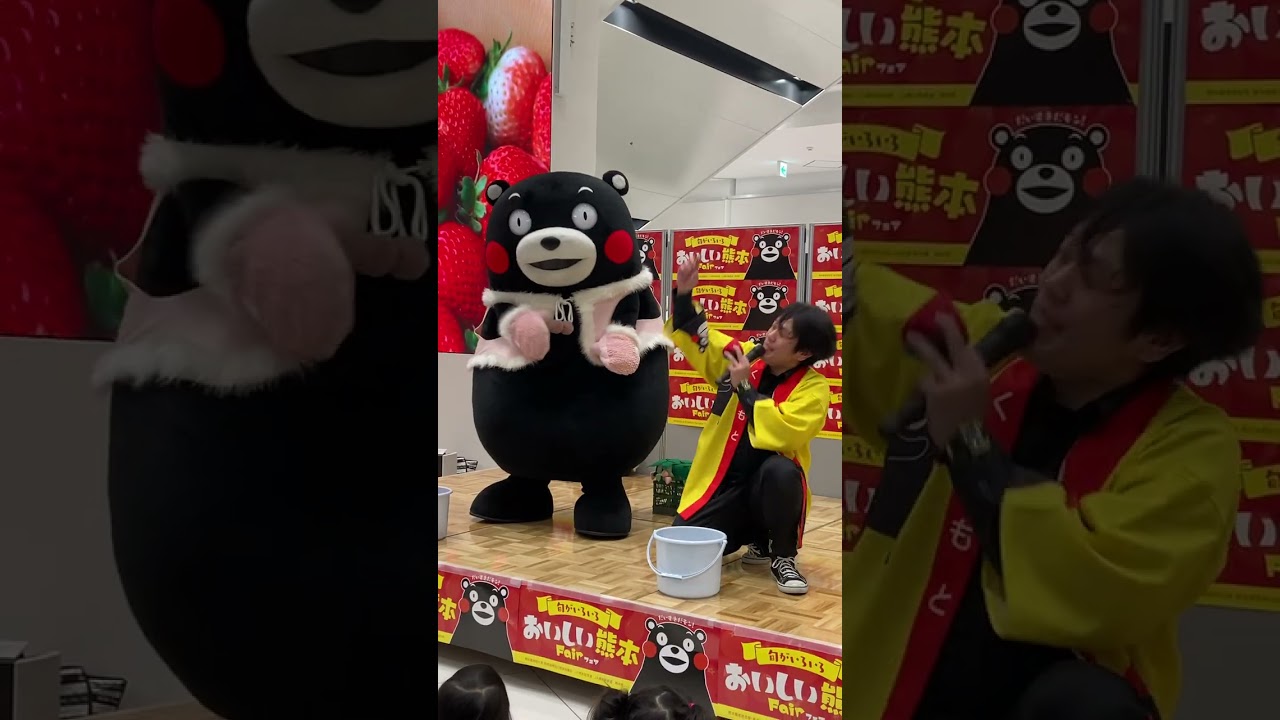 くまモンと東京隊お兄さんのイチゴ摘み対決