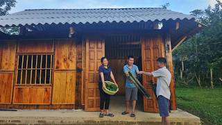 A small gift, a big heart: KONG NHAT's gift to PHIN on his housewarming day.