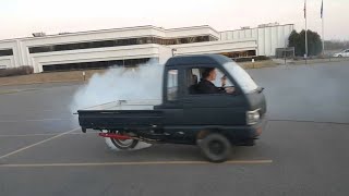 CRAZY 3 Wheel Mini Truck BURNOUT (600cc Daihatsu Hijet) by Pierce Edelbrock 27,527 views 6 years ago 19 seconds