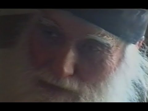Ο ΓΕΡΟΝΤΑΣ ΕΦΡΑΙΜ ΚΑΤΟΥΝΑΚΙΩΤΗΣ ΣΤΟ ΚΕΛΑΚΙ ΤΟΥ ΣΤΑ ΚΑΥΣΟΚΑΛΥΒΙΑ (ΜΟΝΑΔΙΚΟ VIDEO - ΙΑΝ 1994)