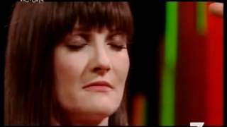 Giucas Casella Ipnotizza Victoria Cabello 1