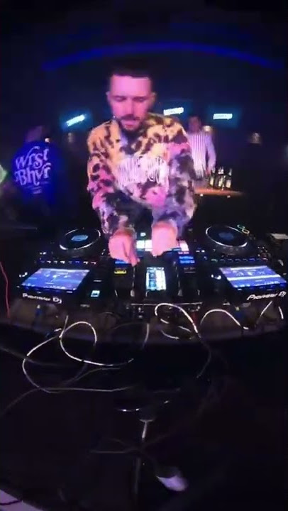 DJ FRESH ‚GOLD DUST‘ vs. ‚HIP HOP‘ (DEAD PREZ) - Live DJ Remix #drumnbass #djfresh #realdjing