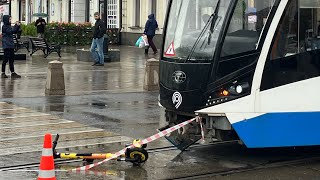 Москва трамвай сбил человека на самокате. #москва #трамвай #дтп #самокат
