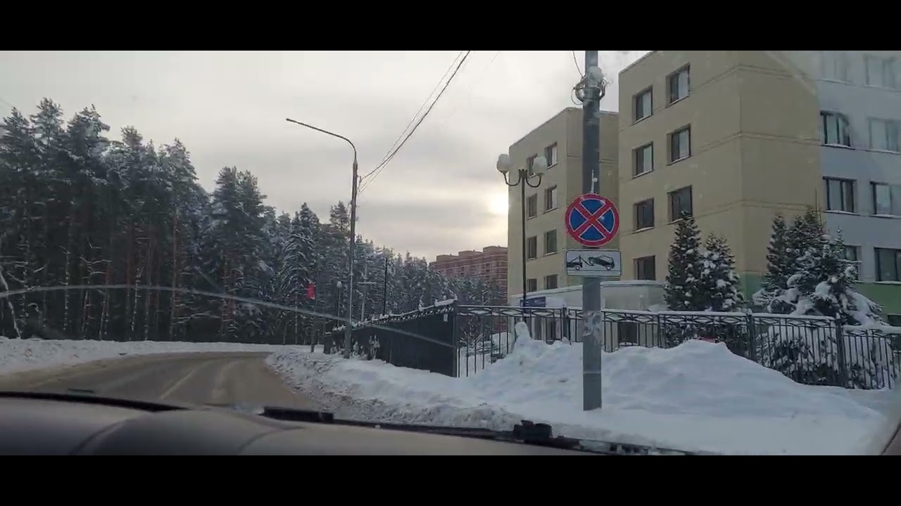 Едем на машине от перекрёстка и до съезда на Киевское шоссе. 