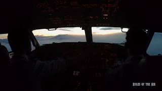 Sunset cloud surfing on a Boeing 737 [4K]