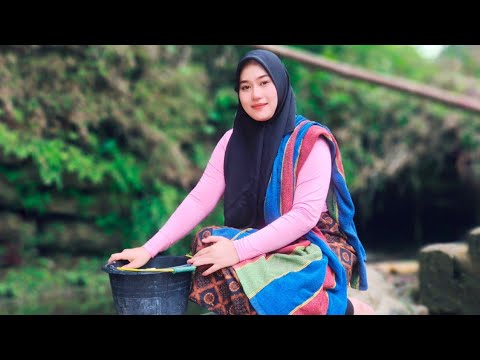 WOOW BIKIN BETAH...‼️NGINTIP NENG ULPAH JANDA DESA CANTIK MANDI DI JAMBAN TERBUKA