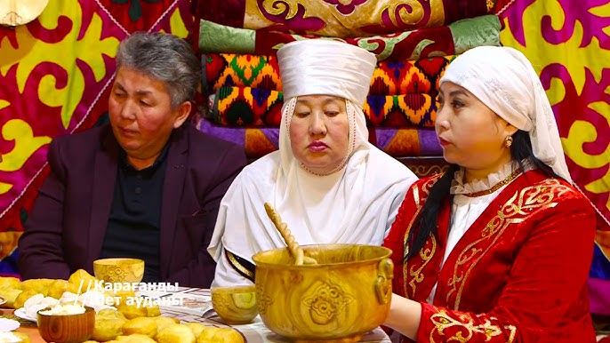 Қайын енесі күйеу баласын жұлқылап, доптарын жалайды Рязаньдағы үй порносын көріңіз