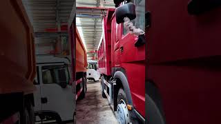 Waiting for the departure of a HOWO 4 × 2 single-axle dump truck with 375hp heavy truck engine
