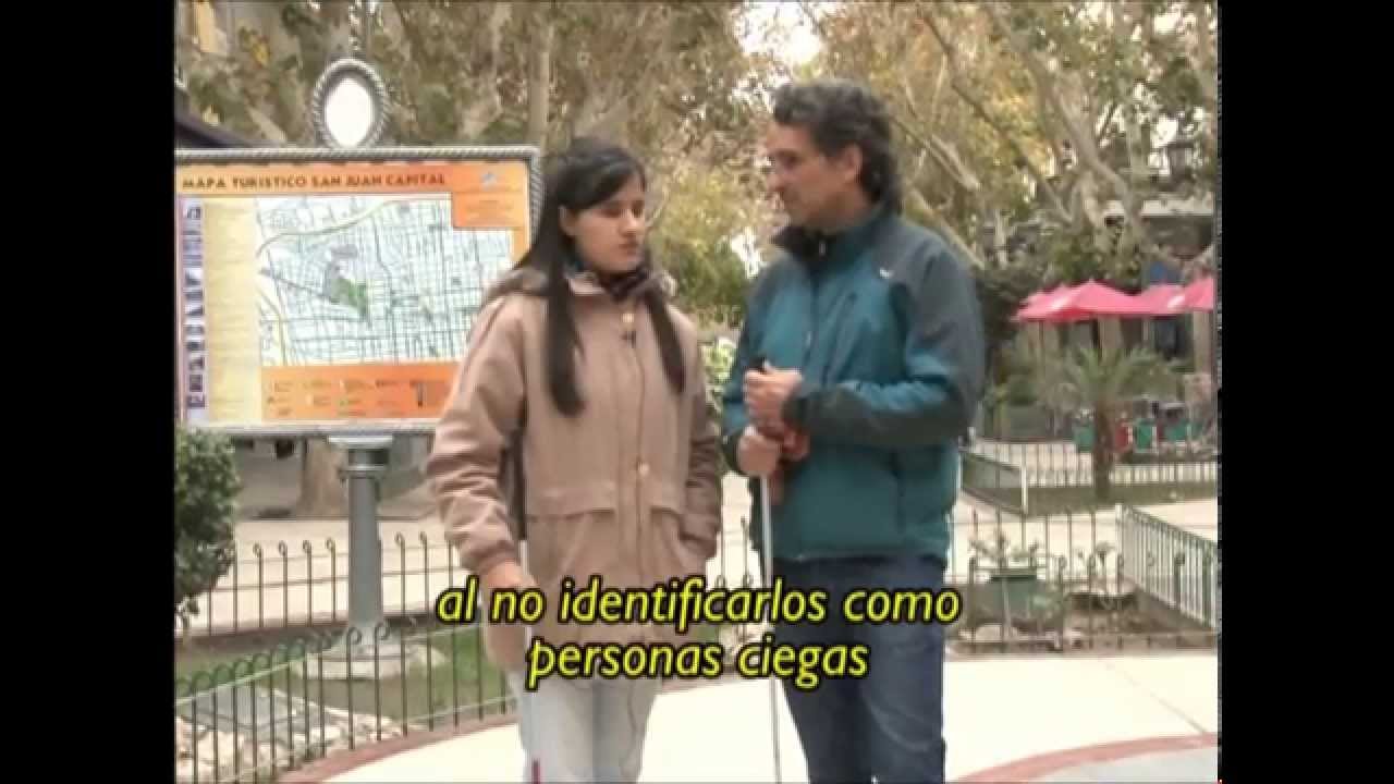 A CIEGAS POR LA CIUDAD. ALEJANDRO SEGOVIA