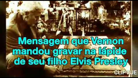 O que vem escrito na lápide?