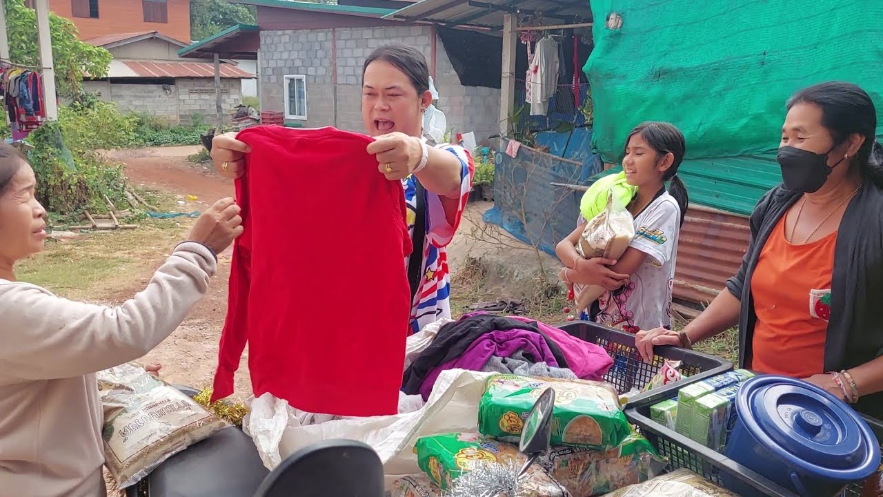 รถของขวัญจากสาวเฉิ่มของเล็กๆน้อยๆแต่พี่น้องชาวบ้านมีความสุขสุดๆ