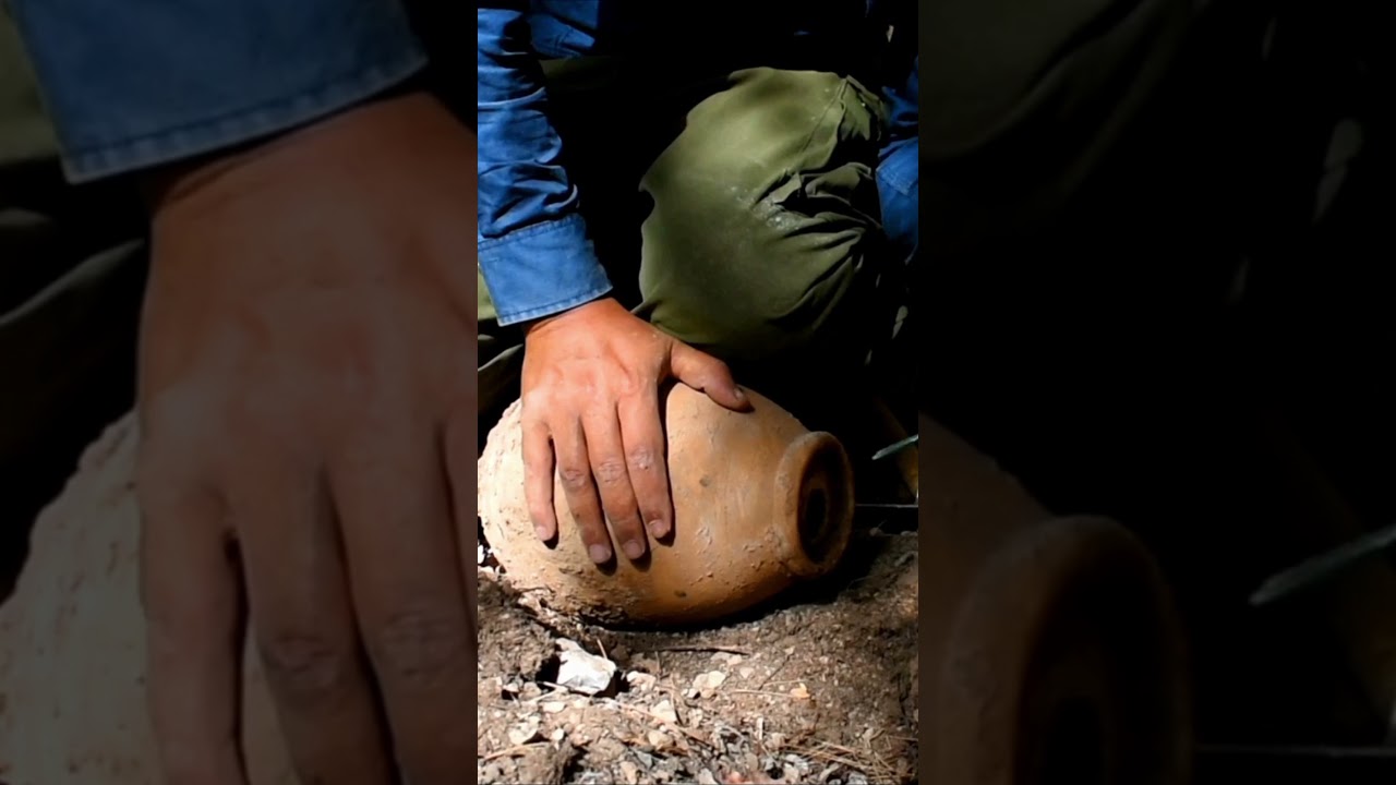 Treasure hunt / open treasure chest full of gold coins by metal detector 