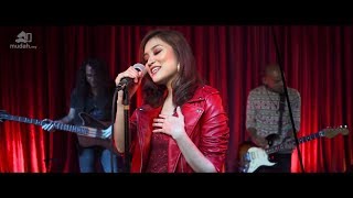 EAZY PEAZY Music Video - Ayda Jebat ft. Aman RA