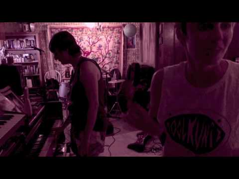 Queue Queue OFFICIAL MUSIC VIDEO "Sounds Like Everyone Else"