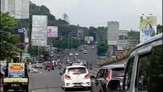 The sound of the crowd of vehicles on the highway
