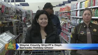 Wayne County Sheriff's deputies spread holiday cheer
