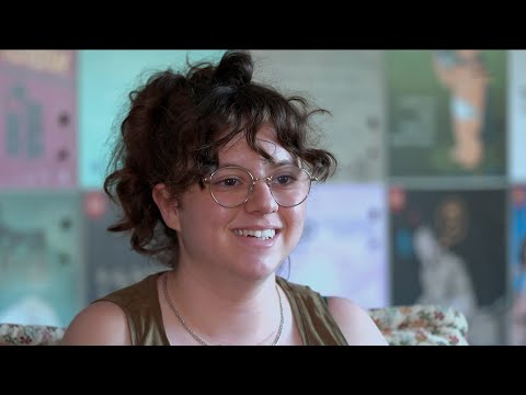 בשיא הקריירה: הקומיקאית טליה ברטפלד מתמודדת עם בולימיה באשפוז