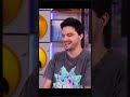 Felipe neto lendo mensagem engraçadas de whatsapp